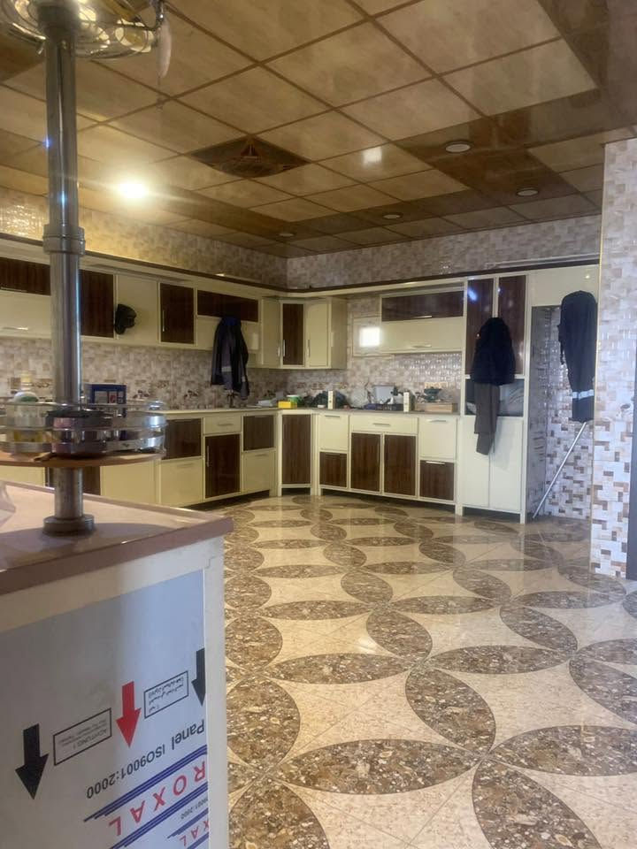 دار تجاري للبيع/كركوك/جوبلجه/طريق عمل الشعبي

المساحة: 250 متر
مع مساحة اضافية(فضله): 100 متر 

يحتوي على :
(3 غرف نوم+هول+استقبال+مطبخ+كراج سيارة)

 لمعرفة السعر والاستفسار الاتصال على الارقام الاتيه:
(***********) اسيا 
‏(***********‏) كورك 
او مراسلتنا على بريد الصفحة

ملاحظة: يمكنكم ارسال الأراضي والبيوت
للأعلان عنها عبر صفحتنا بدون مقابل 
يرجى ارسال:
عنوان المُلك كامل 
بعض الصور للمُلك
سعر المُلك 
عبر الواتساب الخاص بالصفحة (***********)

لزيارة مكتبنا على العنوان الاتي: 
كركوك/سرچنار/فلكة سرچنار
