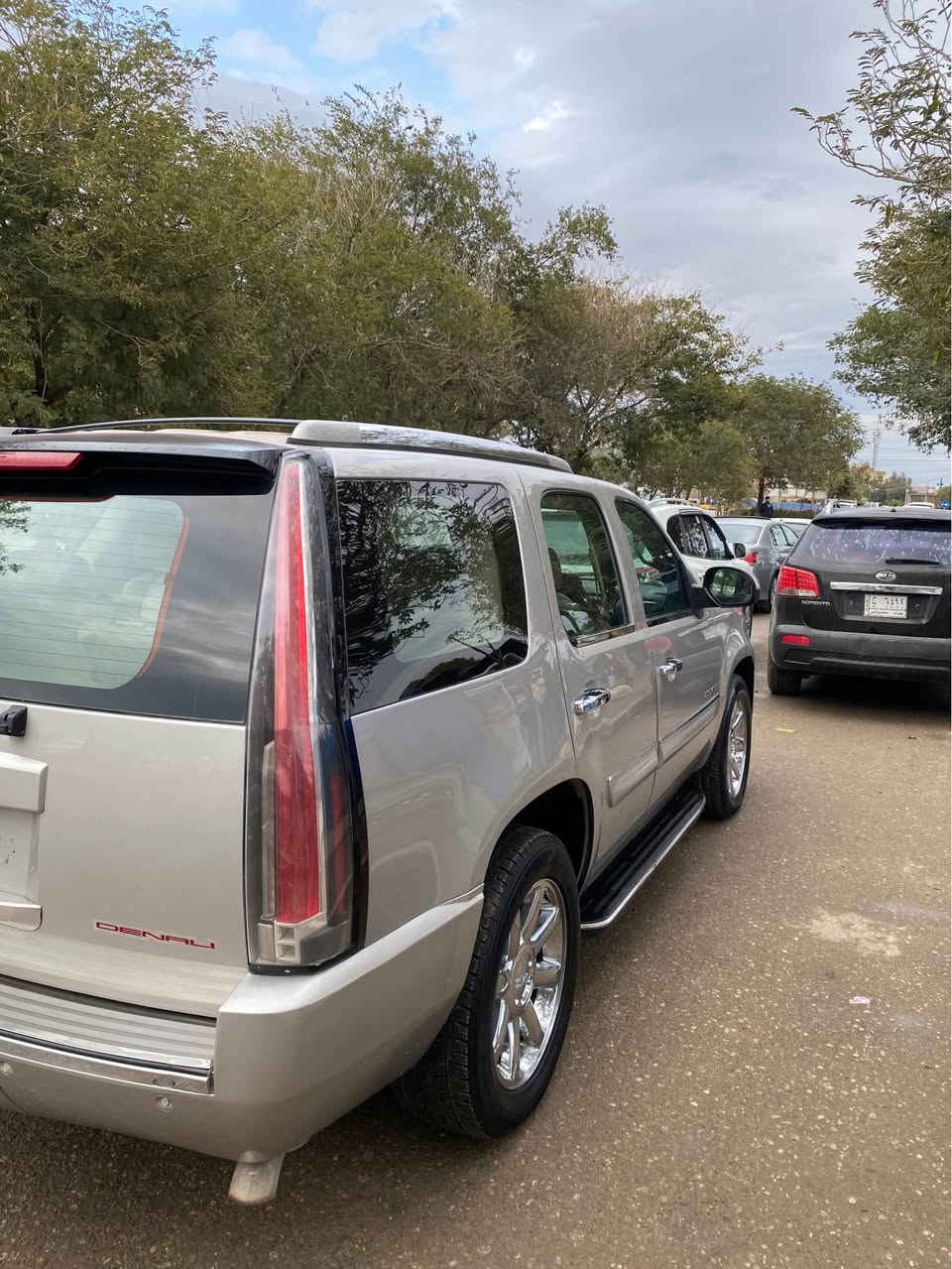 جيمسي دينالي ساق سلايت جلد  كوشن هيتةر فول مواسةفات گيرومةكينةو كارةباي بةشةرت ٢ پارجةي بوياخة لةسةر شوخت  بةگلايتي كراوة بة شكل كاديلاكي موديل بةرز  ويل وتايةي تازةية هةموو گياني بةشةرت ٢٣٠ هةزار روشتوة هةقيقي ناوزةردة  سعري ٨٨ كةميك مةجال .*********** كالار, السليمانية
