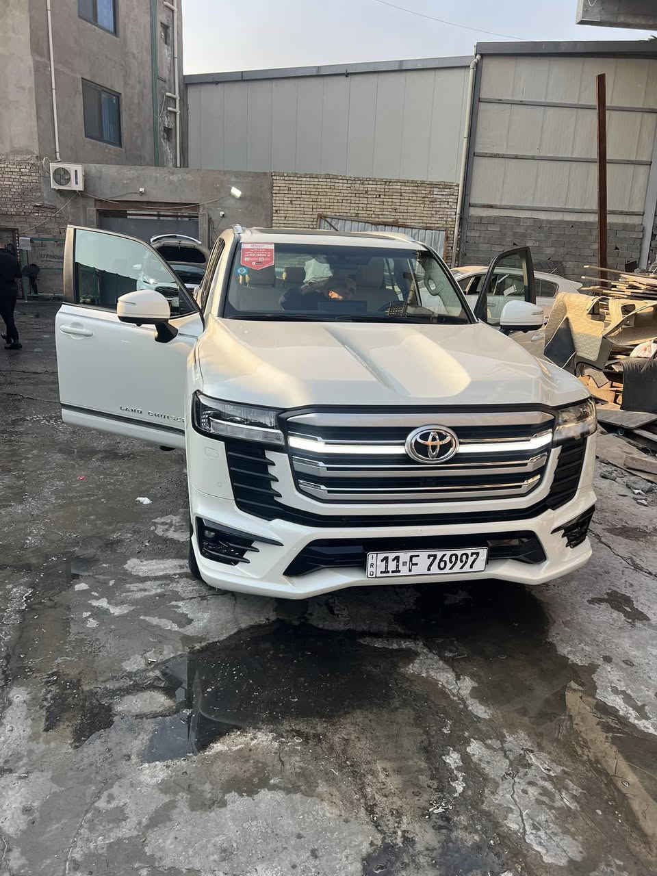 لاندكروز ٢٠٢٤  لمتد  ابيض خمس كامرات اصلي ساز ماشيه ٢٧٠٠٠كم مكفوله كفاله عامه من كلشي  باسمي رايده ٧٣٠٠٠$ مكانه الحارثيه للاتصال ***********
