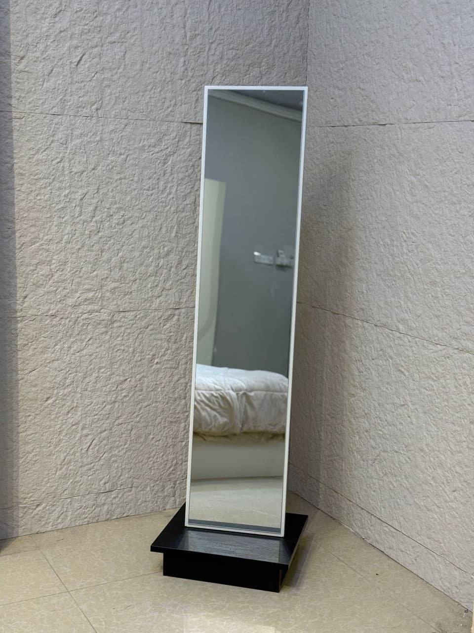 غرفة نوم ناز ابواب 7 قطع معمل اصلي درجة اولى
نفس الصورة بالضبط💯
برغي وجوي حديد
سرير جك خزان 
نرمايد هيدروليك 
سكك ثلاث مراحل  
متوفرة بلون كريمي
كنتور 6 باب قياس 225سم✅
ملحق كنتور 2 باب 75سم✅
سرير 180*200✅
كومديات عدد 2✅
ميز تواليت✅
مراة قيافه✅
 
السعر 900 الف واصل شد ونقل جميع المحافضات


**إذا كنت صاحب هذا الإعلان وتريد حذفه لأي سبب، رجاءا أرسل رسالة إلى الدعم الفني**