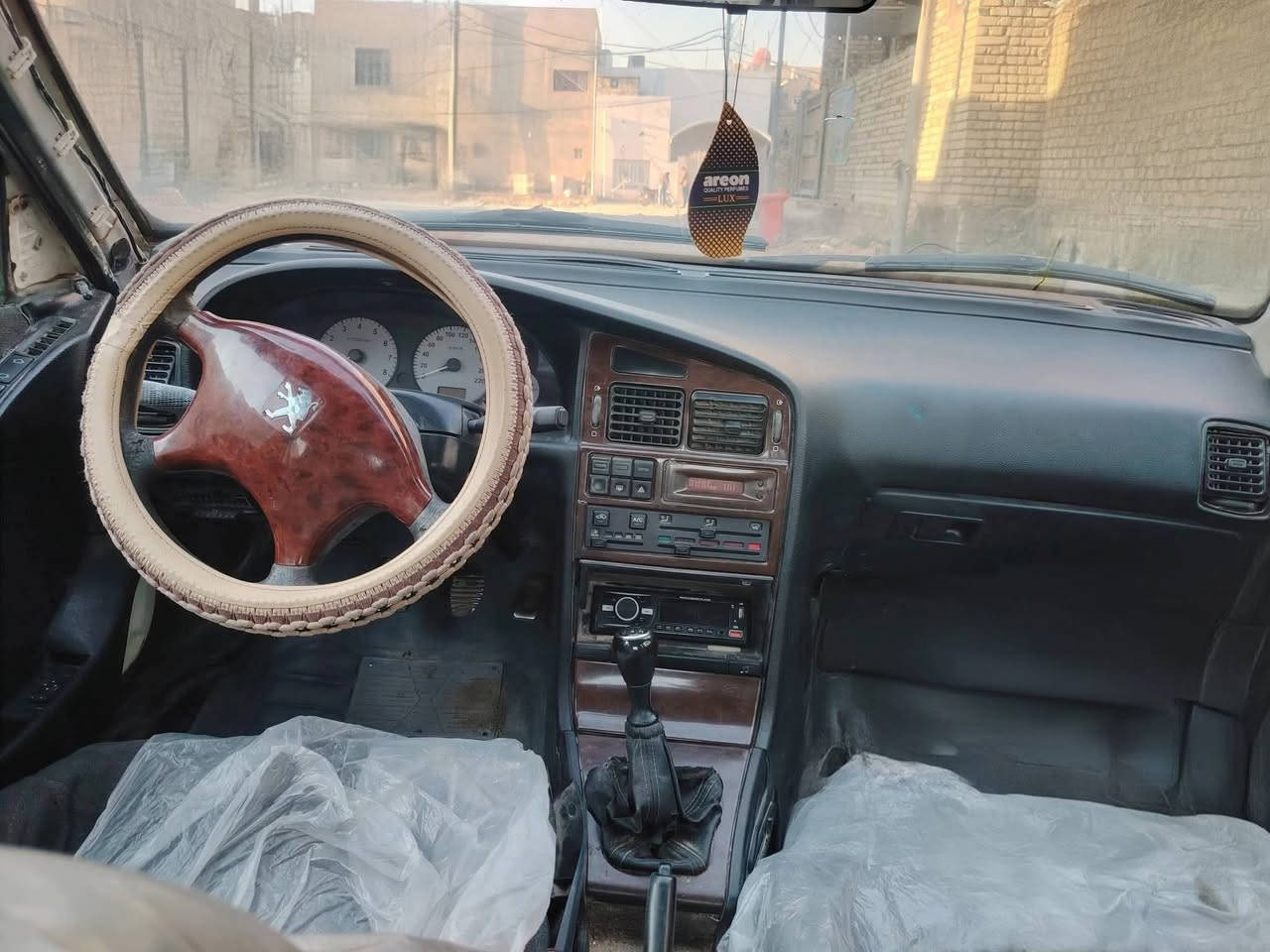 السلام عليكم للبيع بيجو بارص موديل ٢٠١١ سياره جاهزه محرك او كير جدد رقم نجف مشروع وطني مكانه بل نجف شارع المطار السعر ٣٢ الشراي *********** / *********** اتصلو بل خدمه
