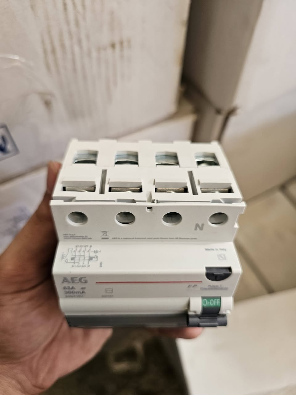 يتوفر ...
ايرث لكج ماركة AEG الايطالية أصلي باكيت ثلاثي + رباعي 
63A 4P + 63A 2P + 25A 2P
للتواصل أكثر على الخاص او على الواتساب: ***********
يوجد خدمة توصيل لكافة المحافظات 
العنوان بغداد عكد النصارى خلف جامع ابو التمن 
.....مصطفى الحجامي.......
