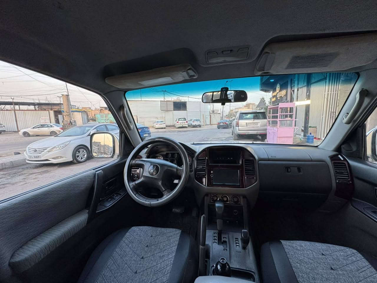 *********** 
باجيرو  ٢٠٠٢ رقم مميز 
سياره بدون صبغ بدون ضربه 
محرك ٣٥٠٠   بلادي 
تبريد  ثلج  ٣ قطع
٧ راكب 
شاشه وتخم تاير و باتري جديد 
غرفتها  جديده وبلاديه  اني مغلف كشنات القديم  كله نظيف كلش
صدر امامي خلفي جديد 
جاهزه  وخير من الله 
داخل صاج 
كير اوتو 
تبريد  ثلج 
تبريد  ٣ قطع 
كشنات كهرباء 
ريموت
فور ويل 
شرط التحويل   الوكاله جديده 
مسويلها هزه  جديده  بالمرور
سعرها  ٦٥   ورقه 
مكاني اعظميه سبع ابكار 
اتصال فقط مكلف بلنشر 
***********
