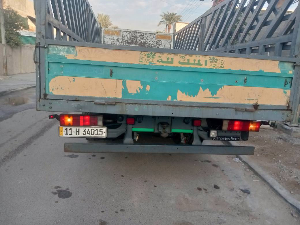 اتيكو موديل 2000 شمعه بلاديه تدفئه تبريد قطرة صبغ مابيها تخم تاير سته برغي
 طنيه 3800 اجول بيها بأي وكت بغداد بل شورجه باسمي تحويل ثاني يوم صدر جديد خلفي امامي محرك بلادي وبيها مجال لطيبين 
***********
*********** بغداد, العراق
