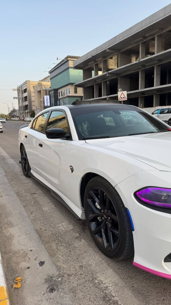 سياره جارجر ٢٠١٩ بسمنه سياره rt 5700
ماشيه تقريباً ٦٥ 
محرك كير كفاله 
بس بنيد مبدل والجاملغ مصبوغ نفسه 
وصور الحادث راسلني ادزه الك
سعره ٢١٥ 
***********
مكان البصره
