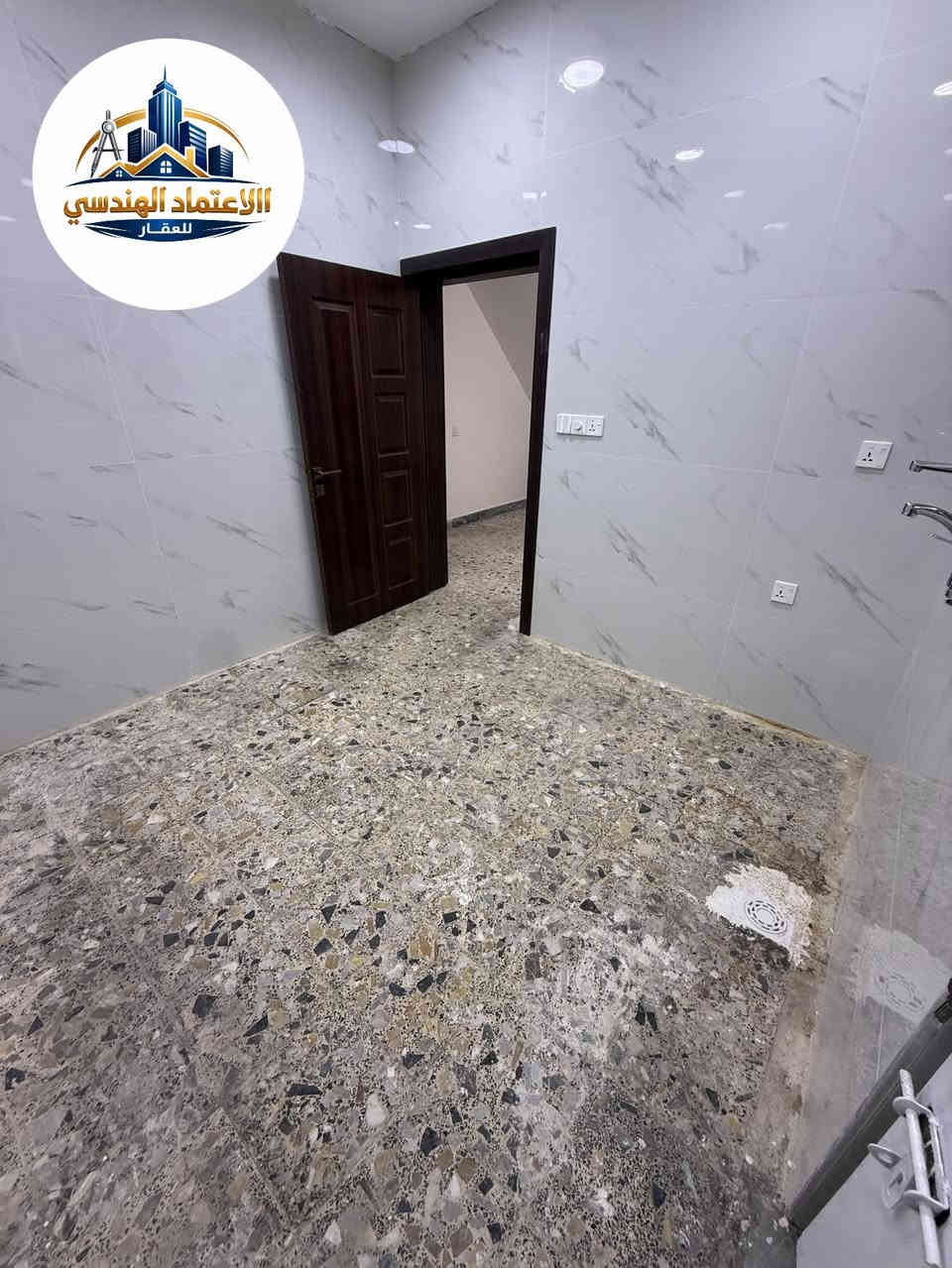 للايجار في السيدية مكتب الاعتماد الهندسي للعقار
بيت مساحة150م 

يصلح سكني او تجاري يحتوي على

2غرف نوم وصاله ومطبخ 

وخدمات وكراج 

📍موقع جداً مميز على شارع عرض30م
___________________________________________
📱للاستفسار ***********

✔️✔️يوجد عروضات اخرى لم يتم ذكره  تجارية وسكنية وشقق تجارية وسكنية ومحلات وعيادات 

📊كل ماعليك الاتصال أو المراسلة على الصفحة

الفرع الاول / الـسـيـديــة الضباط مقابل افران الرباط

 الفرع الثاني /شارع العلوة مقابل مدرسة حلم الغد الاهلية 

الفرع الثالث / عرصات الهندية مجاور فندق بلوم
