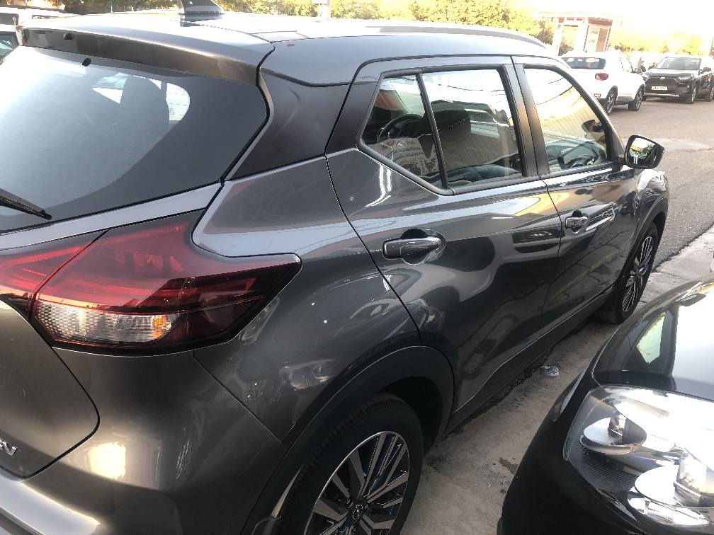 نيسان كيكس مواصفات SV موديل 2023 السياره مكفوله من الصبغ من الدعاميه للدعاميه بدون صبغ بدون ايرباك بونيد تبديل بلادي نفس اللون وجاملغ السكن تعديل بارد شرط بدون دواخل بدون شواصي 
ماشيه 36 الف ميل كاتي يترقم محافظات الاقليم مع مدة ترقيم 90 يوم 
وهذا رقم الشاصي 3N1CP5CV9PL518914
للاستفسار الاتصال على الرقمين 
***********--***********
مكان السيارة كركوك السعر المطلوب 132 و بيها مجال كركوك, العراق
