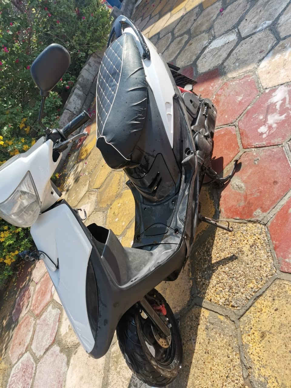 السلام عليكم مكلف بالنشر للاستفسار اكثر الاتصال على هذا الرقم اتصال واتساب ‭‬ ‭0770 906 4396‬
دراجة ماكس عدلة نظيفة وكلشي شغال بيها 
السعر مليون ومية وبيها مجال .
