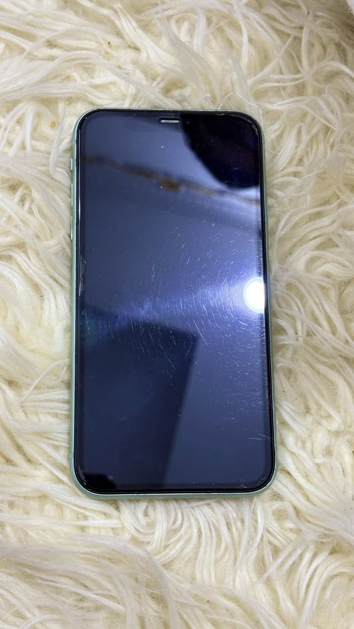 السلام عليكم ايفون 11 عادي بطاريه 72 ذاكرة 128 جهاز ع وضع البلاد مراوس فقط بأيفون حتى لو انطي فرق 
*********** مكاني بيجي
