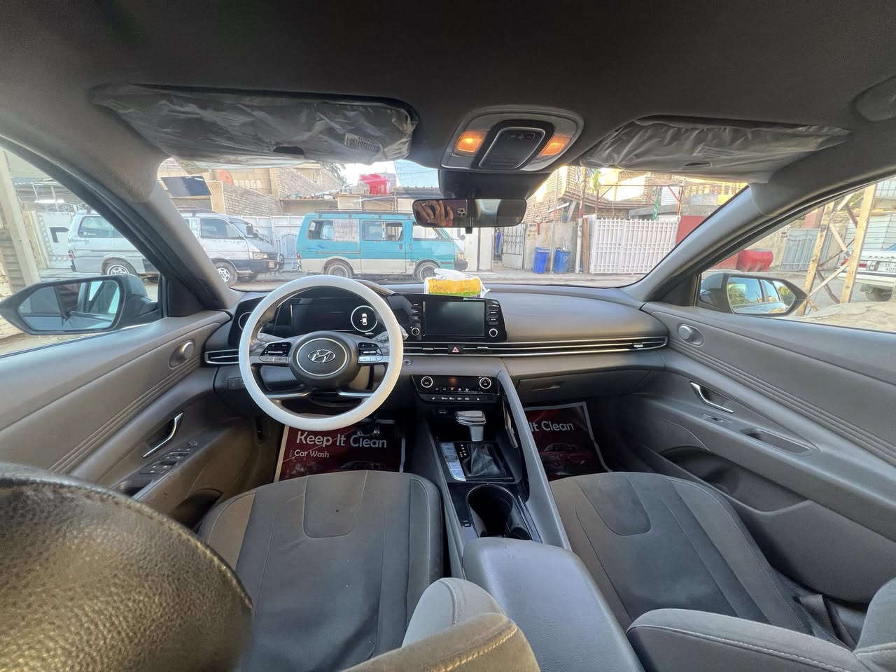 السلام عليكم 
النترا 
للبيع موديل 2021 
اسمنتي 
سياره فول من عده 
الفتحه 
وارد امريكي 
حادثها جاملغ وبنيد
البنيد مبدل 
مكينه 2000دوش 
فول حساسات 
شاشه كبيره دجتل 
راذار امامي وخلفي 
سياره جاهزه 
السعر 135 وبيها مجال 
بصيط 
السياره معوقين باقي 
8اشهر تحول كبل
هسه اسويلك وكاله 
العنوان بغداد البياع ***********
