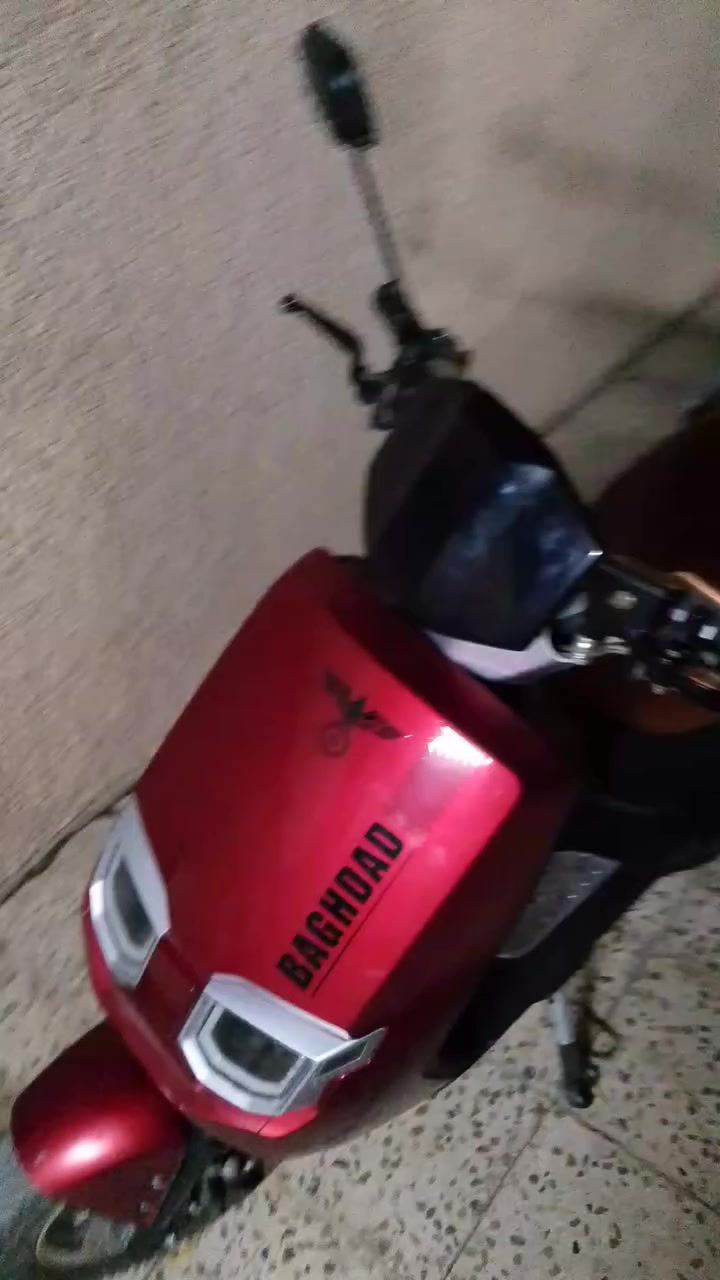 دراجة شحن ما صالي ٤شهر من مشتريها دراجة نضيفة ستة بطارية وياهة خوذة المكان بغداد رقمي ***********

