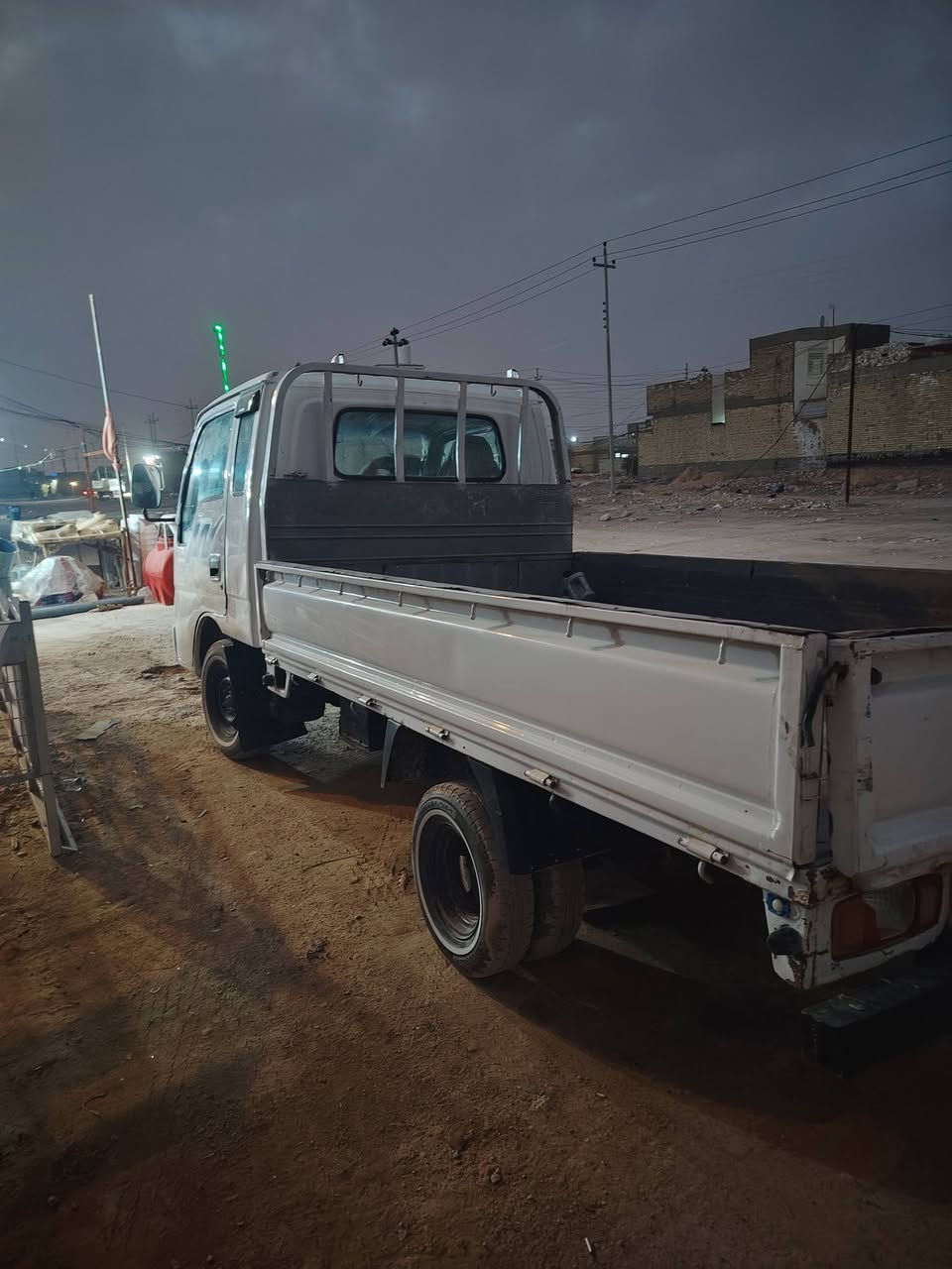 سلام عليكم كيه فنتيره  سياره جاهزه وحلوه كلش مالت جنياي موديل 1997للبيع السعر خاص ***********بي واتساب مكان نجف حي نداء عمود 68
