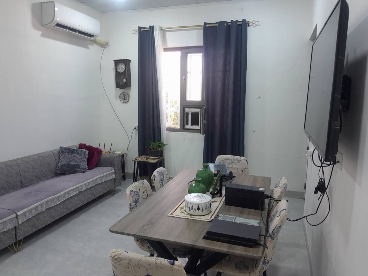 للبيع بيت 140م ركن  طابو زراعي خانقين داره كوناره
المحتويات 
استقبال+مطبخ بارد حار+غرفتين نوم+صحيات  غربي شرقي+حديقة وكراج 
الطابق الثاني 
غرفة نوم 
للاستفسار الاتصال على الرقم التالي ***********
مكتب حسين للعقار
