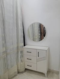 غراض بيت جديده ما مستعمله للبيع جدد سعر الغرفة 700والميز 50 0773225700...