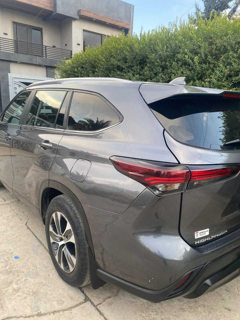 هايلندر للبيع – موديل 2024
 • الفئة: XLE (دخول جديد) سعر مناسب جداً 263 $
 • مسجلة باسمنا: ذوي الشهداء
 • التسجيل: رقم نينوى
 • رقم الشاصي مرفق
 • السيارة مشتراة مع المنشور

الملاحظات:
 • ضرر جاملغ وبنيد سابقًا
 • بعد الفحص تبيّن:
 • الجاملغ الخلفي
 • الباب الخلفي جهة اليمين
مصبوغات كلير من الخارج فقط

المواصفات:
 • كشنات جلد
 • تحكمات قيادة
 • محرك 4 سلندر تيربو
    •      نظام سبورت وأيكو 
هيثم العميري ***********
📞 للاستفسار: ***********
