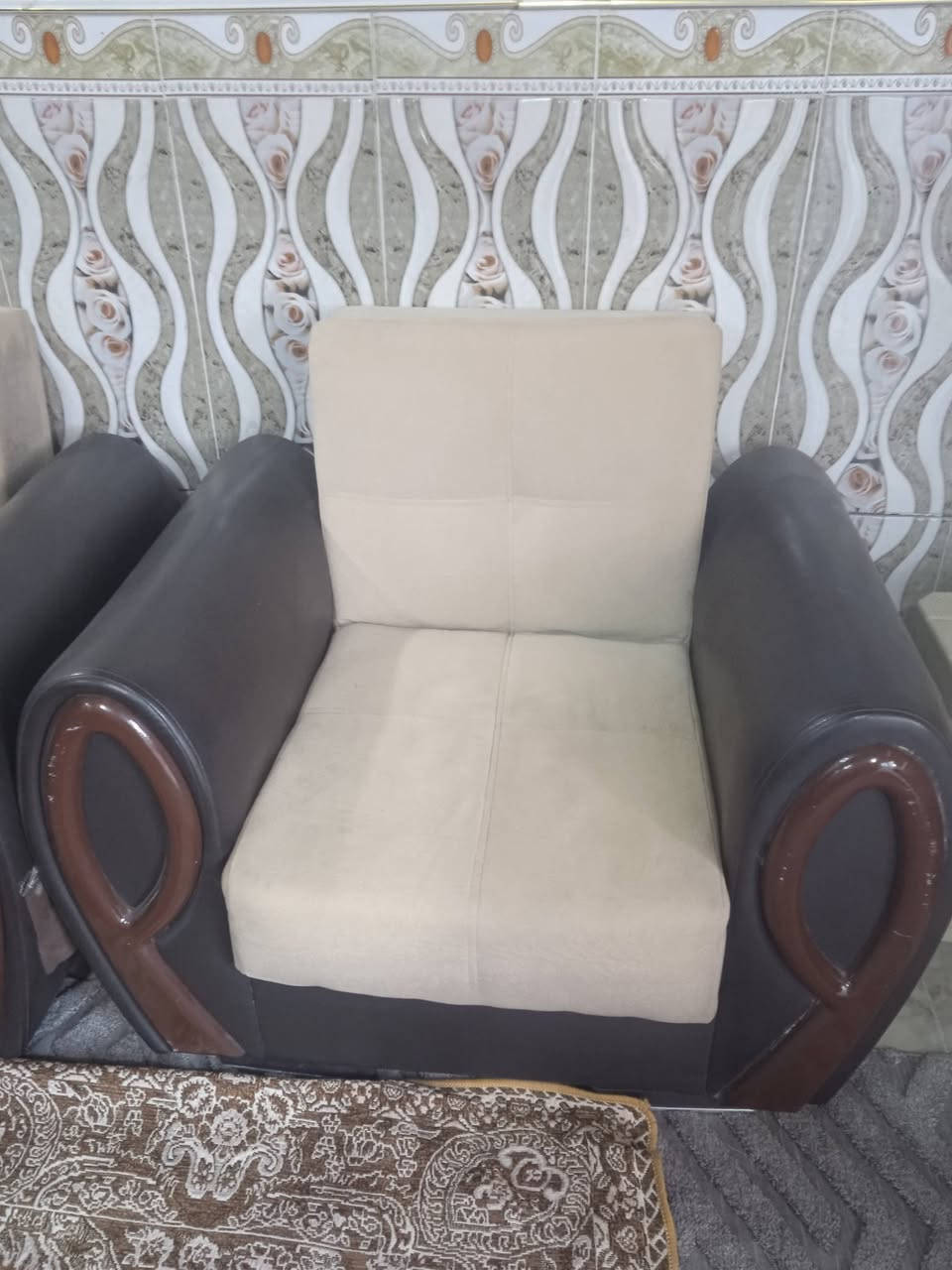 تخم عدد قنفات 2 كبير وقنفه 1 صغير وكراسي 2 للبيع حله بابل ***********
