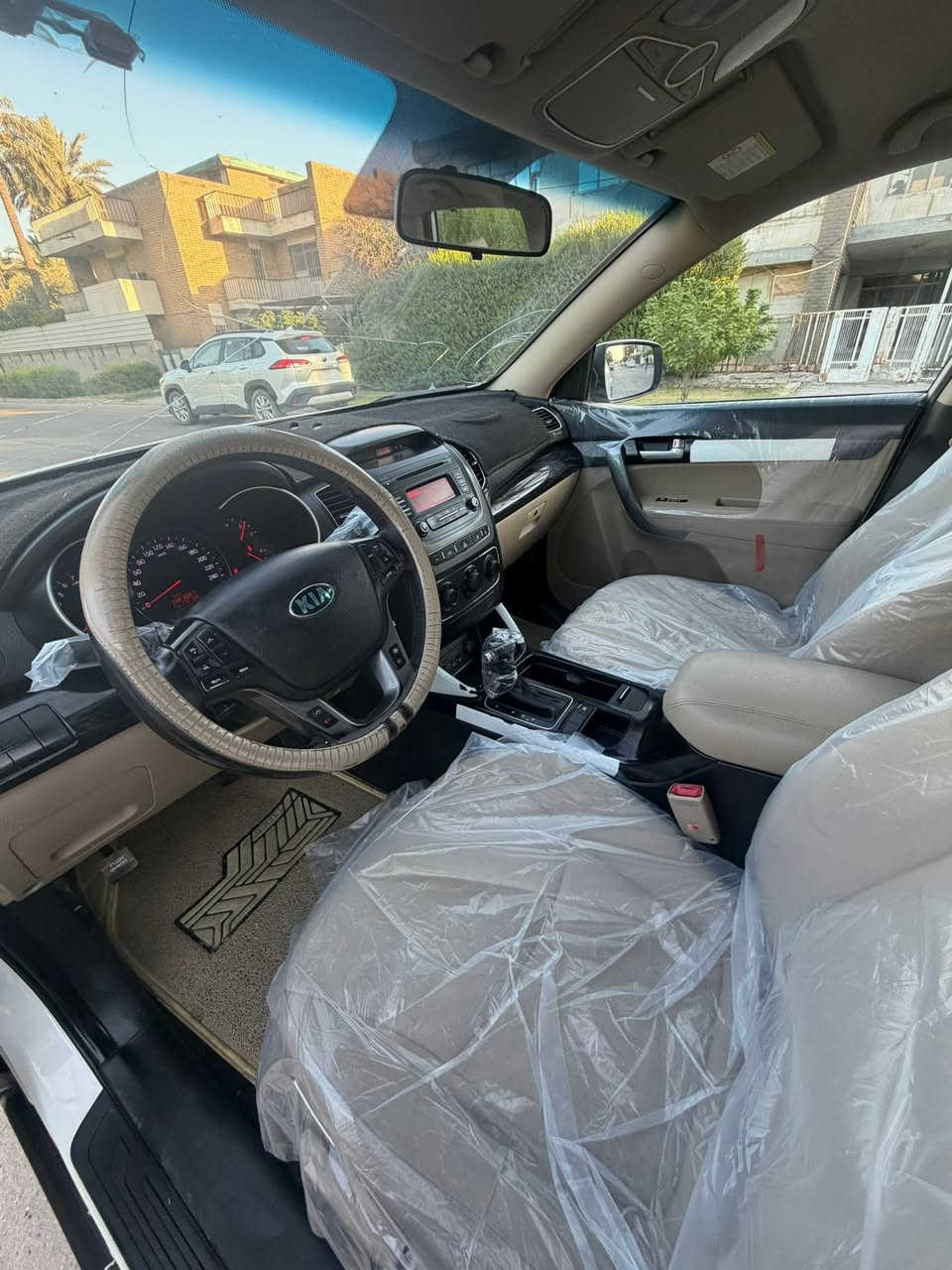 سلام عليكم للبيع سورنتو ٢٠١٥

خليجي مكفوله بارد والصبغ والتبديل

رقم بغداد أنكليزي 

المحرك ٦ سلندر
7 راكب
3 قطع تبريد
تحكم ستيرن 

السعر ١٩٢ ورقه وبيه مجال حق الشوفه 

العنوان بغداد حي اور
***********
