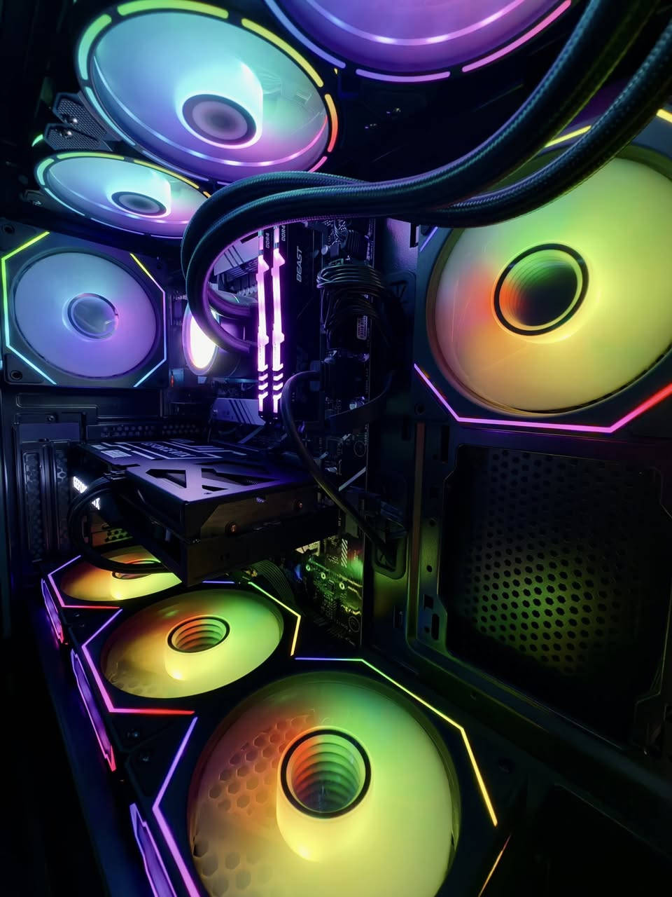 للبيع بسبب عدم التفرغ
MOTHERBOARD : ASUS prime B760-plus D4 

Cooling : GAME MAX ice hill 360MM WATER/

LIQUID COOLER 

CPU : INTEL I7 13th

GPU : RTX 4060Ti 8GB vag galaxy 

SSD : 1T 

RAM : FURY DDR4 8x2

FAN : 8 

Power supply : MSI mag A1000Gl pcie5 1000w Gold

Case : FANTECH hexa xl | cg82 

Monitor : 1- Huntkey cgr 27”LED 2K 240Hz 1ms

                  2- ACER Netro vgo series 23”IPS 180Hz 0.5ms 

Keyboard : 1- REDRAGON ELF 75% mechanical switch  

                     2- Attack shark x68 HE magnetic switch 

Mouse : RAZER viper v3 pro wireless 8k Hz 

Table : 60 x 115 cm 

Mousepad : 90x40        3 pieces

 RGB Gaming Chair 

سعر السيت اب كامل 1200 قابل للتفاوض

للتواصل : 0775095011


**إذا كنت صاحب هذا الإعلان وتريد حذفه لأي سبب، رجاءا أرسل رسالة إلى الدعم الفني**