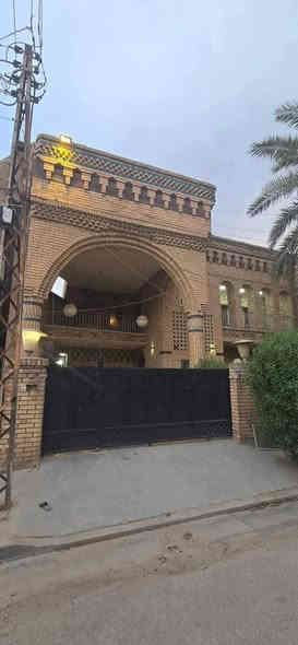 {للبـيـــع فـي الســيديــه}
                 {الــــــرواد للتطوير والاستثمار العقاري حصرا}
دار سكن 
المساحة 300  م² 
الواجهة  12 م²  
النزال 25 م² 
                         
مربع التصنيع خلف مصرف 🏦  الرافدين شارع 12 م² العقار جديد نضيف محدث 2025
متكون من:
الطابق لاول: صاله ومطبخ حولي  وخدمات غرفه نوم 

طابق ثاني :  غرف نوم عدد 2  وخدمات كليه عدد 5 

الطابق الثالث بيتونة  سطع غرفه نوم مناور عدد 2 

#لمعرفه_السعر_اضغط_على_الرقم_{1}
_____________________________
للاستفسار:

‏‎((الــــــرواد  للتطوير العقاري حيثٌ تَلتَقي الرُوٌية ,بلتَمَيٌز ))

‏‎🪙كل ماعليك الاتصال أو المراسلة على الصفحة 🪙

***********-***********☎️

‏‎عنوان المكتب / الـسـيـديــة الضباط مقابل لحوم حماده
