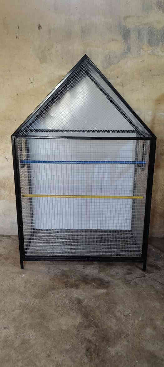 السلام عليكم متوفر 3 اقفاص للبيع بسعر مناسب
قفص بلابل حب 
قفص غندورة او ببغاء
قفص خانات طيور
العنوان بعقوبة
يوجود توصيل ديالى فقط 
***********
الي يحب راسلني او يتصل بل خدمة
