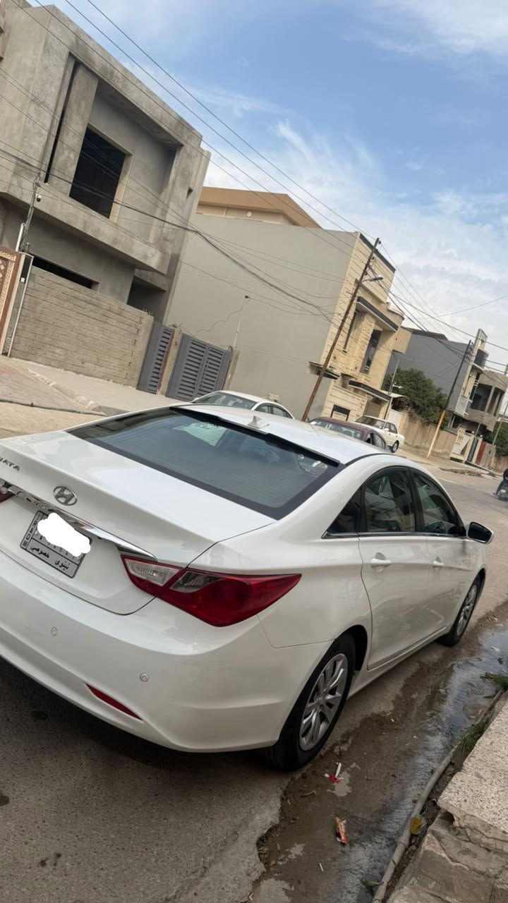 سوناتا 2012 امريكي
سوناتا 2012 مصبوغة عام جماليا 
بدون دواخل شرط 
ماشية 54 الف ميل 
سيارة جديدة دينار ميعوزها 
كوبون بانزين 
رقم نينوى شرط تحويل 
السعر 93 وبيها مجال شي قليل 
***********
