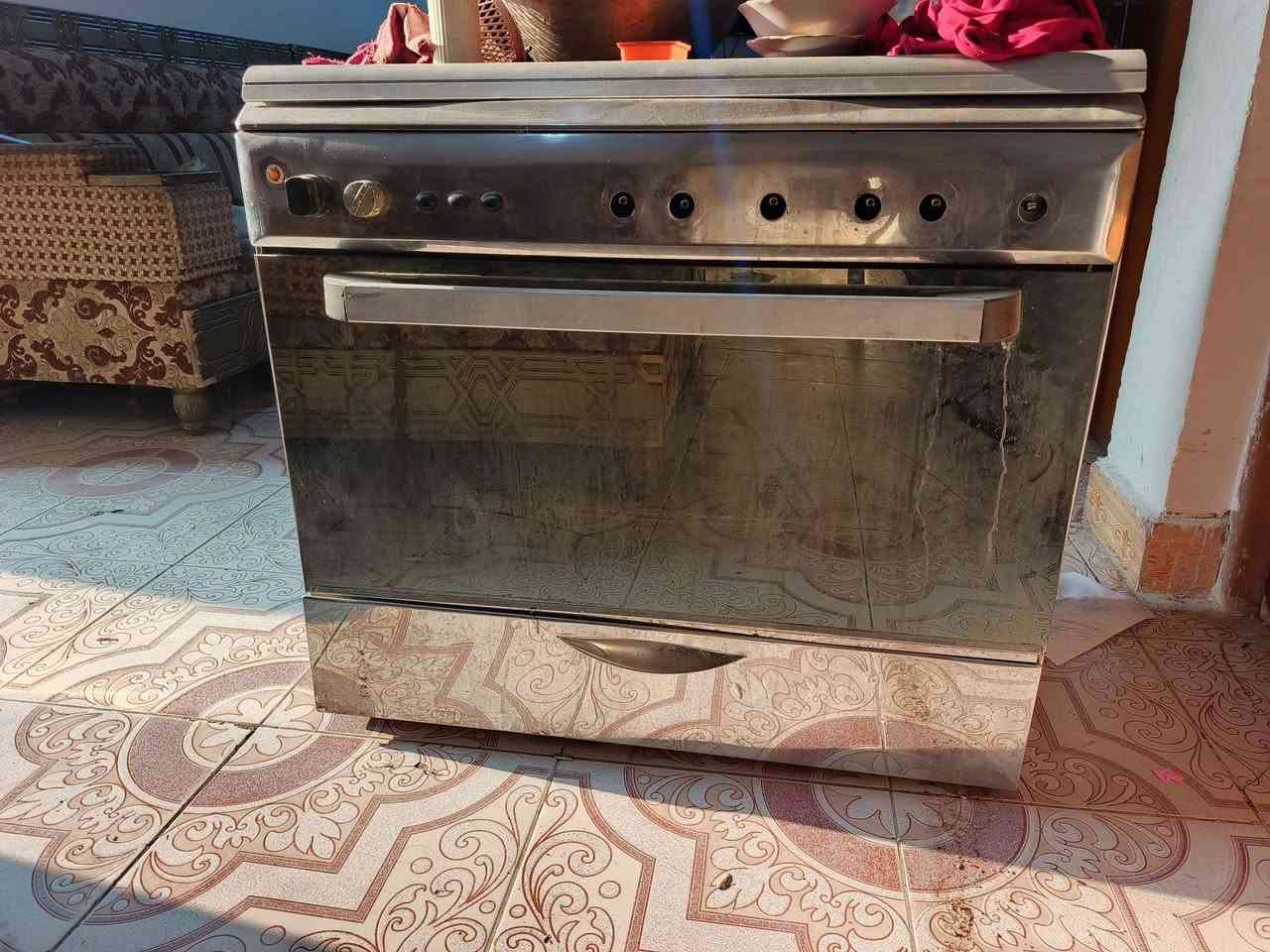 طباخ ايطالي للبيع  4 عيون نار الخامسه هيتر يعني 5 عيون نظيف جدآ الفرن شغال بشرط  السعر 250 
العنوان البصره الهارثه كرمة علي الناحيه 
*********** البصرة, العراق
