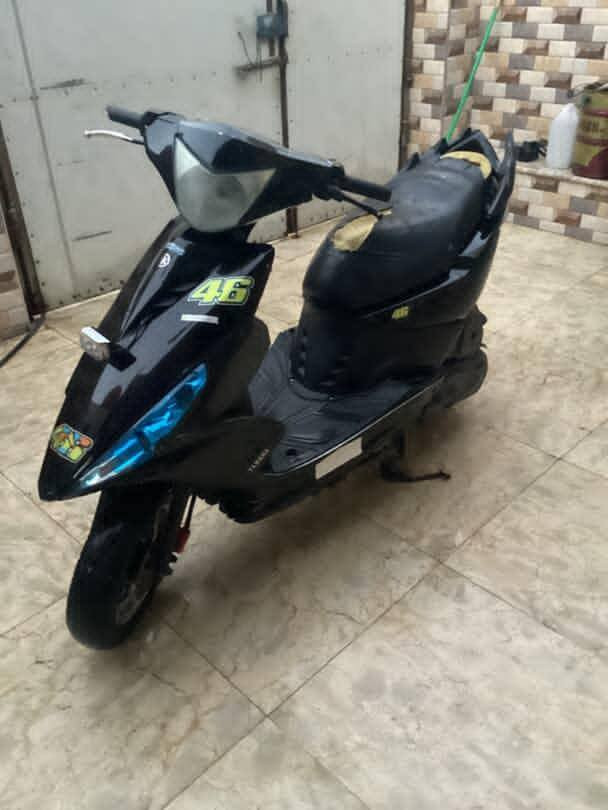 سلام عليكم شلونكم شباب  دراجه ماكس مضلع البيع 
المكينه مكفوله من الفتح و التبخير
اي سبانه ما ماره علاالمكينه وين ما يعجبك افحص
الدراجه اي نقص ما بيها 
زوج تايرات 
قفل سكان 
قفل صندوك أو جنطه
كلها شغلا
مكاني كرنه شرش
سعرها 850وبيها مجال 
رقم الهاتف***********
