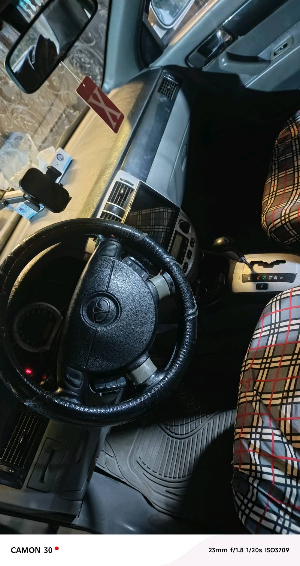 السلام عليكم للبيع سياره دايو لاسيتي كفاله كير مكينه وصدر امامي تخم تاير جديد السياره خير من الله ماشيه 360الف 
وارد خليجي حادثها باب بصف السايق السياره على البلاد مري شفط تدفئه كشنات تحكم ستيرن عندي وكاله بل سياره راعيها موجود 