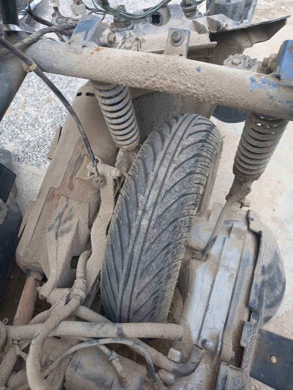 سلام عليكم فورزه ٠٦للبيع كوم حديدكابريتربيها طوف تخم تاير جديد دبلات جدد كهربائيات شغاله مكانك الرحمانيه الجعيفر بغداد شارع حيفا *********** سعر 250 بيها مجال
