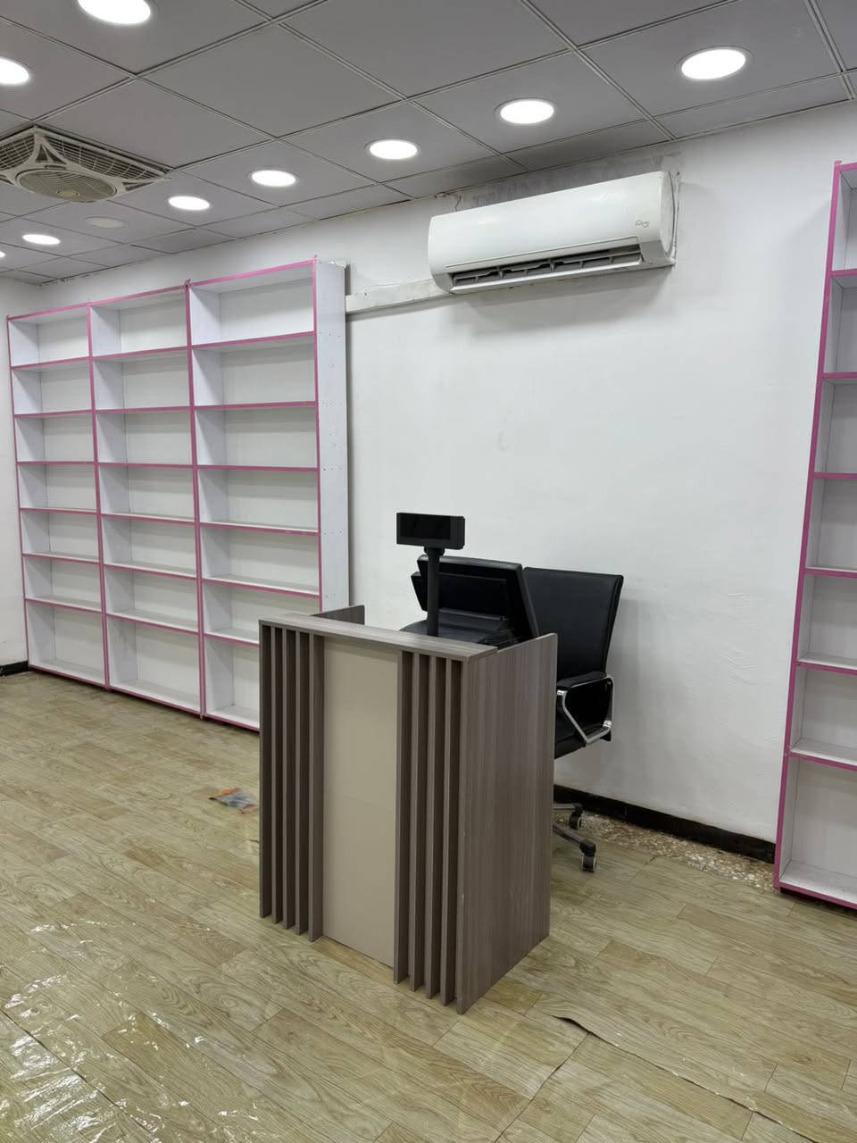 فاترينات 
متوفر 30 قطعة 
متر في مترين ونص عمق 20 

سعر القطعة 35 الف 
بغداد الجديده


**إذا كنت صاحب هذا الإعلان وتريد حذفه لأي سبب، رجاءا أرسل رسالة إلى الدعم الفني**