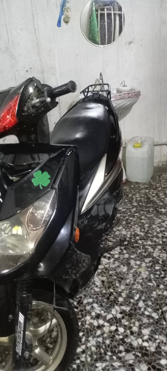 السلام عليكم سكنس فحل كولد نوزل طلاعات خطين قبق نفخ ياباني مازده ذهبيه وياله ذهبيه صفاح ذهبيه دراجه بلاديه مكينة بلاديه خير من الله شلعه ومعدل كهربائيات كلها شغاله تايرات جلاتين اصليات زوج نقصهه بس التريشه اليسره وموجوده والفج هم موجود نقصه بس دسكات السعر 950 وبيهه مجال بسيط مكاني بغداد مدينة الصدر قطاع 60 ***********
