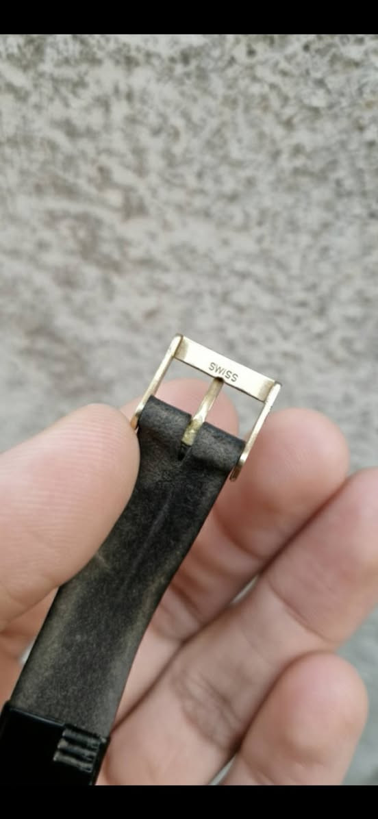 سلام عليكم فنتج سويسري اصل انتاج ٧٠ الساعة ميكانيك تكويك ماتزيد وتنقص بالوقت دقيقة كلش حلوة الساعة  نادرة لامبدل سير ولا مكينة على حالهة سعرها اريدة ١١٠ وبيهة مجال الكم


**إذا كنت صاحب هذا الإعلان وتريد حذفه لأي سبب، رجاءا أرسل رسالة إلى الدعم الفني**