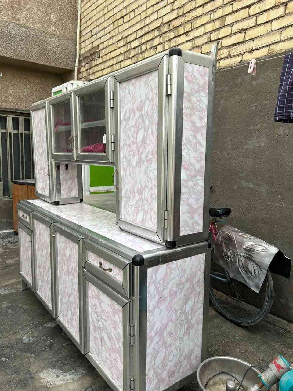 السلام عليكم للبيع كاونتر مع ملحقه عرض مترتين نضيف كلش ومابيه اي زنجار سعر 130 وبيه مجال 
رقم ‭٠٧٧٠ ٢٧٠ ٦٩٨٧‬ 
مكان بغداد حي اور
