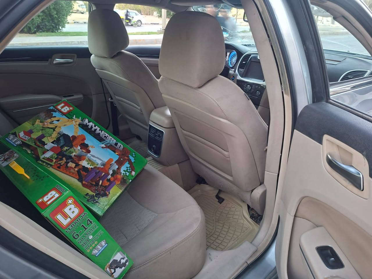 السلام عليكم اوباما 2014 ادوات كــصة جنطه متوم  وسنويه شمالي مكينه كير جدد هيمي 5700 حداديه تخم تأير سياره جاهزه مكان السياره كربلاء السعر ٤٨ وبيها مجال بصيط
***********
