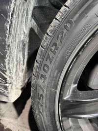 عندي زوج تايرات ٢٧٤.. ٤٠.. ٢٠.. كلش نضاف للبيع. 07725242154