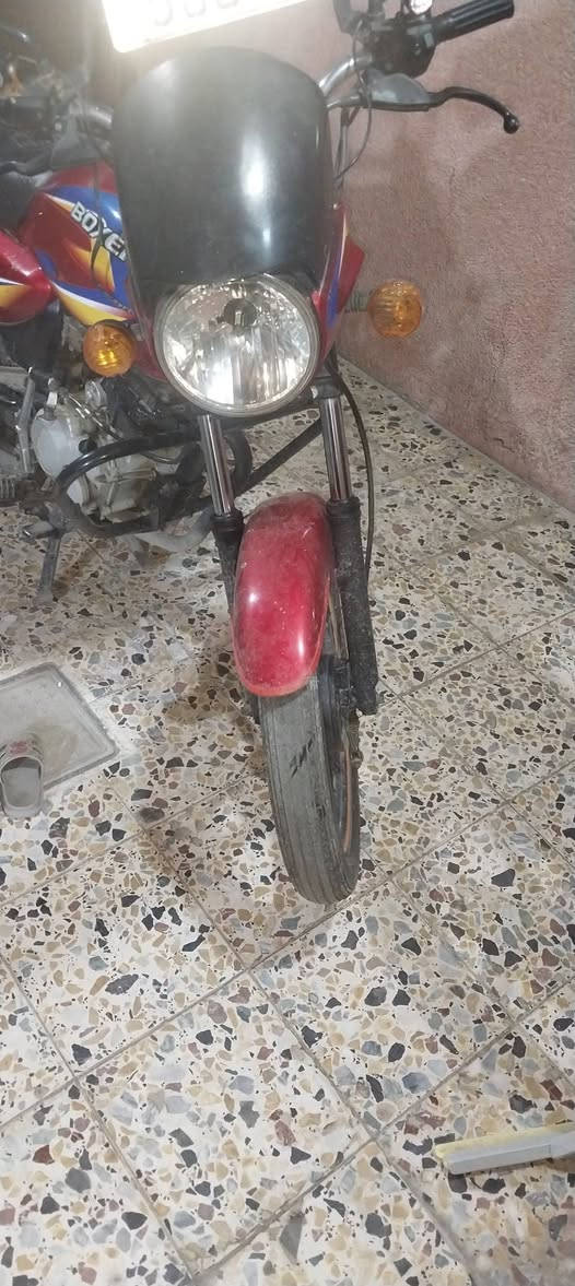 السلام عليكم عندي هذا الدراجه بوكسر للبيع موديل 20 رايدها مليون 400
 وهذا رقم تلفوني مكانها بغداد الشعله باسمي ***********
