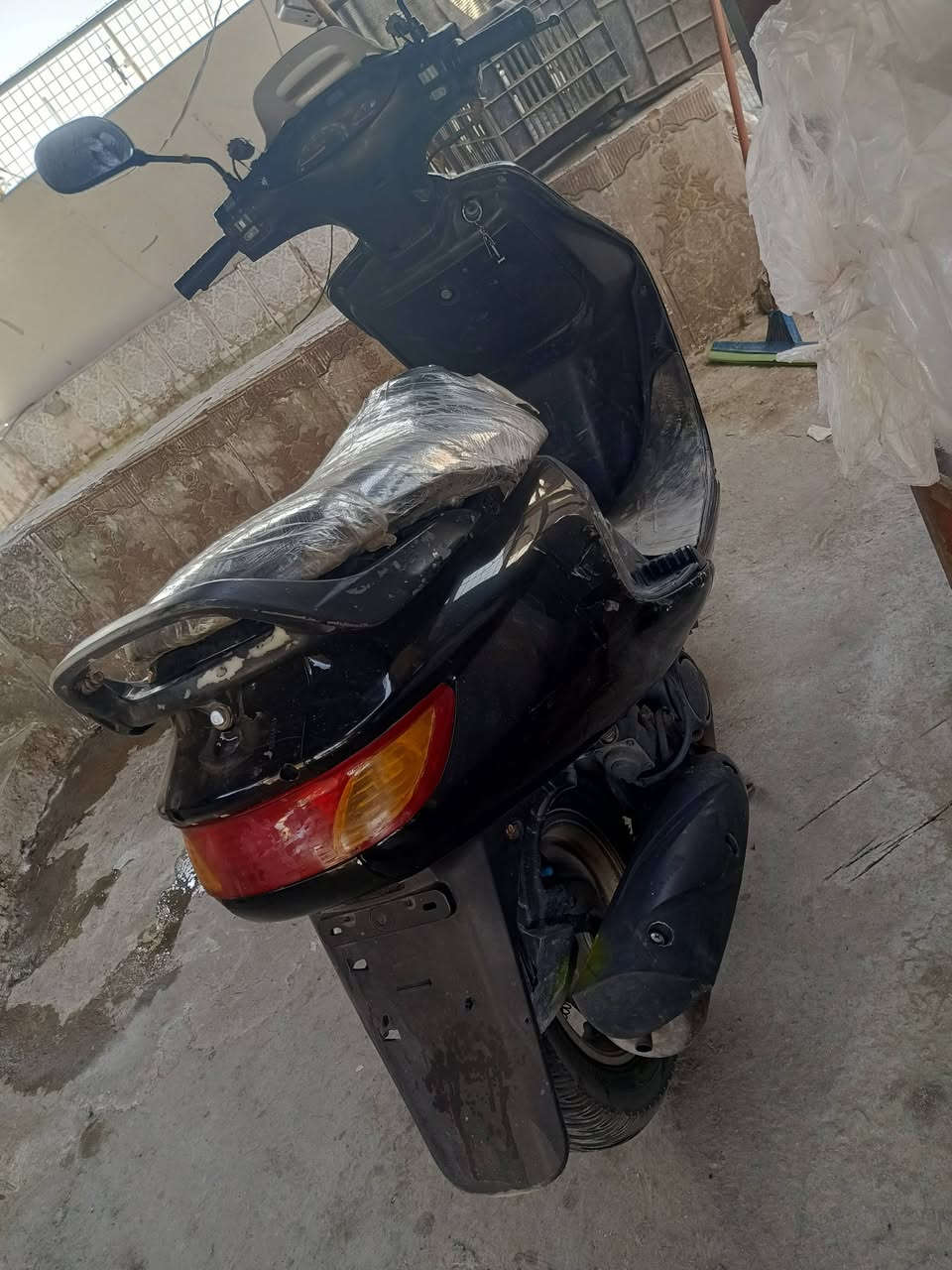 السلام عليكم فراشه للبيع امانت الله برغي ممفتوح بيه الدراجه رمبه وكلش حلوه وكلشي شغال بيه كهربائيات وكلشي السعر 525وبيه مجال مكاني حله ***********

