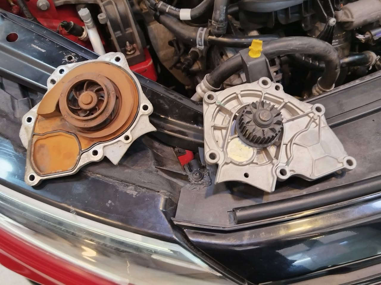 Shireen German Auto Service-  مركز شيرين لصيانة السيارات الالمانية
زبائننا الكرام

 السيارة الاولى 🚘: 

اشتكى الزبون من نقص في ماء راديتر ( نقص هوايا )   ، تم فحص المحرك وتبين ان المشكلة في الواتر بامب ، تم تبديل واتر بامب اوربي جديد مع ماء راديتر G12 evo الخاص بسيارات الفولكس واكن ( لازم تبدله كل ٣ سنوات ) علما بان السيارة هي فولكس واگن جيتا ( Jetta )  موديل 2021 محرك 2.0 تيربو    .

🌹

السيارة الثانية 🚖 :  

اشتكى الزبون من عدم عمل الرادار الامامي ، تم فحص الرادار وتبين ان رادر عاطل ، تم تركيب رادار مطابق لرقم شاصي ( نفس الكود ) وتم برمجة الرادار  اون لاين  ، علما بأن السيارة هي فولكس واكن تاوس ( Jetta  )  موديل 2025  محرك 1.5 تيربو . 

🌹
🌹

‏‎كروب وكالتنا 

https://www.facebook.com/share/g/16oT3VE986/?mibextid=wwXIfr

🌹
🌹

‏‎زبائننا الكرام 

‏‎عروض وكالتنا 

‏‎١- تبديل هيدروليك كير بدون اجور عمل 🚘

‏‎٢- فحص كومبيوتر مجانا في وقت تحتاجه سيارتك الى فحص في حالة تبديلك لدهن المحرك في وكالتنا . 

‏‎٣- فحص للصدر الامامي مجانا في وقت تحتاجه سيارتك الى فحص في حالة تبديلك للدهن المحرك في وكالتنا . 

‏‎كذلك سوف تدخل تلقائيًا في السحبة الشهرية للفلاتر المجانية والسحبة الدهن المجاني كل ثلاثة اشهر. 

‏‎٤-زبائننا الكرام 

‏‎العرض الجديد من وكالتنا 

‏‎في حالة زيارتك لورشتنا سوف تدخل تلقائيا بالقرعة الشهرية الجديدة . 

‏‎وسوف تحصل بها على اجور عمل مجانية لاي صيانة تقوم بها في المستقبل حتى وان كان تعمير محرك 

‏‎🏆  العرض الجديد : 

‏‎٥-تبديل هيدروليك كير مجاني ( قرعة كل ثلاثة اشهر )

🌹
🌹

موقع شركتنا الجديد

‏https://maps.google.com/?q=36.168079,44.011108

‏‎‏‎شركة شيرين ( وكالة فولكس واگن & سكودا) 

‏‎اربيل -شارع ملعب فرنسو حريري اذا من جهة شارع  60  - قرب نقليات بغداد ( كراج بغداد) - بالقرب من مرطبات 9* 9 

***********-***********

‏‎الوكالة الالمانية الوحيدة في العراق 🇩🇪

‏#erbil #Atlas #kurdistan #Volkswagen #audi

السيارتين  لونهم احمر 😁
