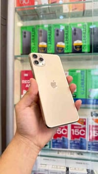 ايفون 11 برو ماكس نضيف جدأ ذاكرته 256 بطاريته 81% مبدل شاشه اصليه فيس ...