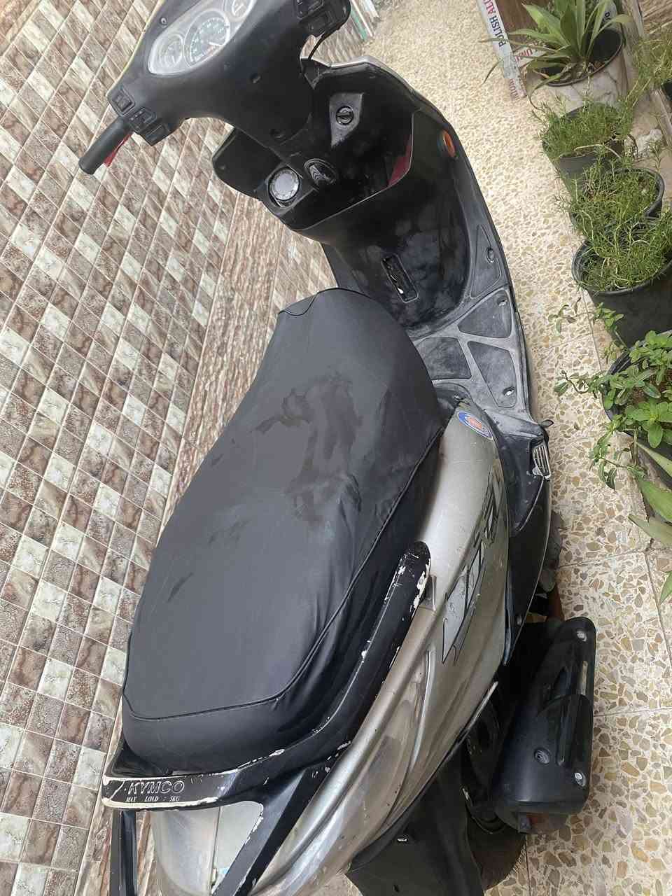 كامكو g4 للبيع  دراجه مبدله ولفات فقط السعر 350وبيها مجال قليل دراجه كامله مابيهه نقص كهربائيات سلف لايت عالي ناصي زنون بك لايت هورن بريكات سكنات كلشي شغال دراجه شلعه معدل كلش نضيفه كفرات بلاد ماعايزه كلشي 
مكاني كوفه حي ميسان ***********
