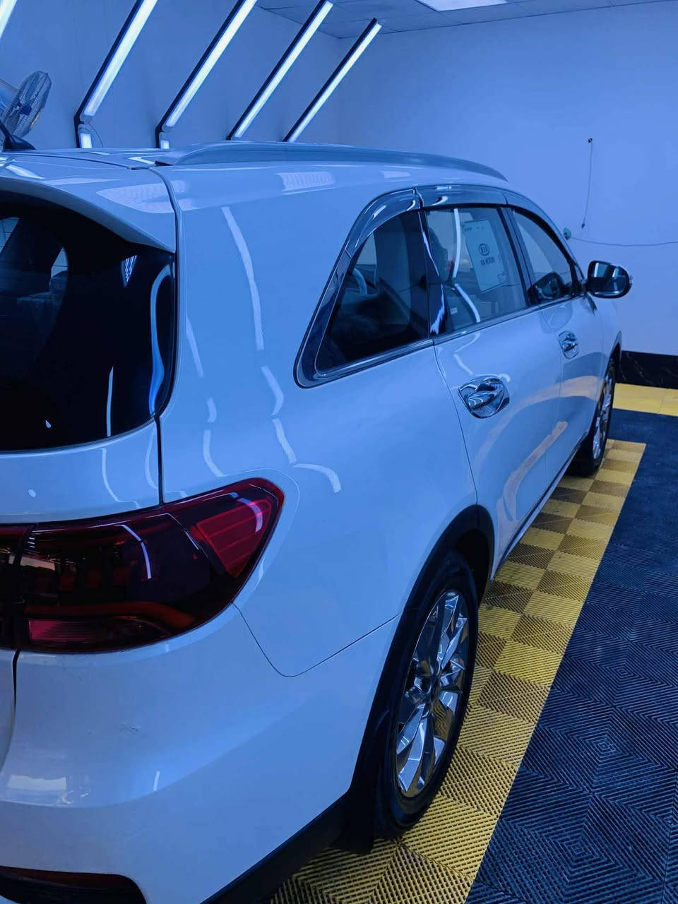 السلام عليكم
سورنتو للبيع فقط 2018 خليجي 
محرك 6 + تخم تاير + مابيها كل نقص
رقم بغداد بسمي شرط التحويل 
7 راكب + بصمه جنطه ذكيه كهربائيّ 
جاهزه بدون كير محرك مكفولات 
ماشيه 140 حقيقي 
مكفوله من الصبغ والتبديل والفتح
 والسونار مع المنشور 
السعر 250 وبيها مجال 
مكان السياره ديالى ***********
