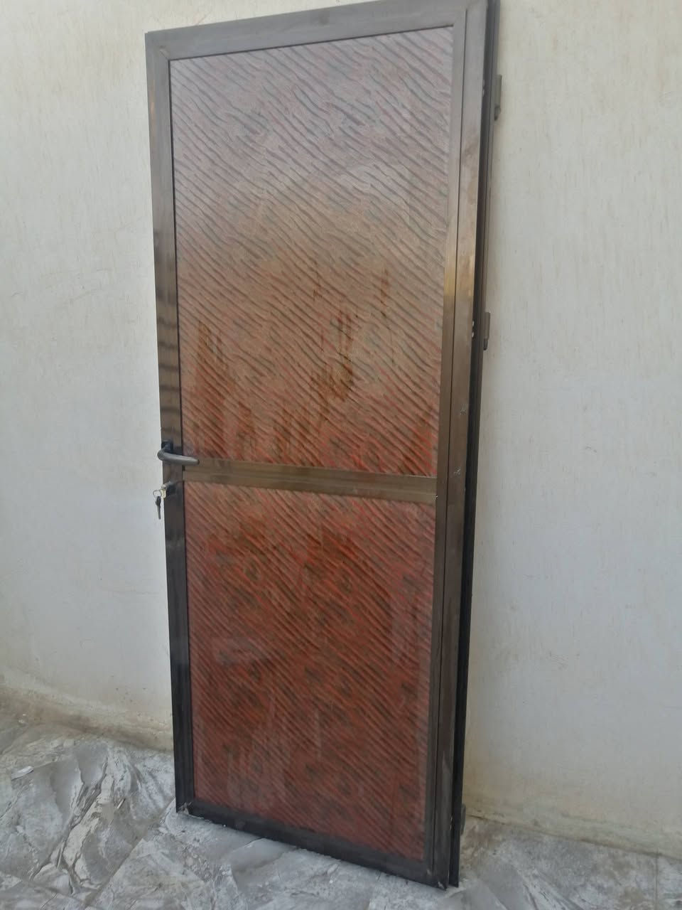 السلام عليكم عندي ماطور مي شغال للبيع مع فردت باب المنيوم بدون جرجوبه اثنينهن رايدهن ٥٠ وهذا رقمي ***********
