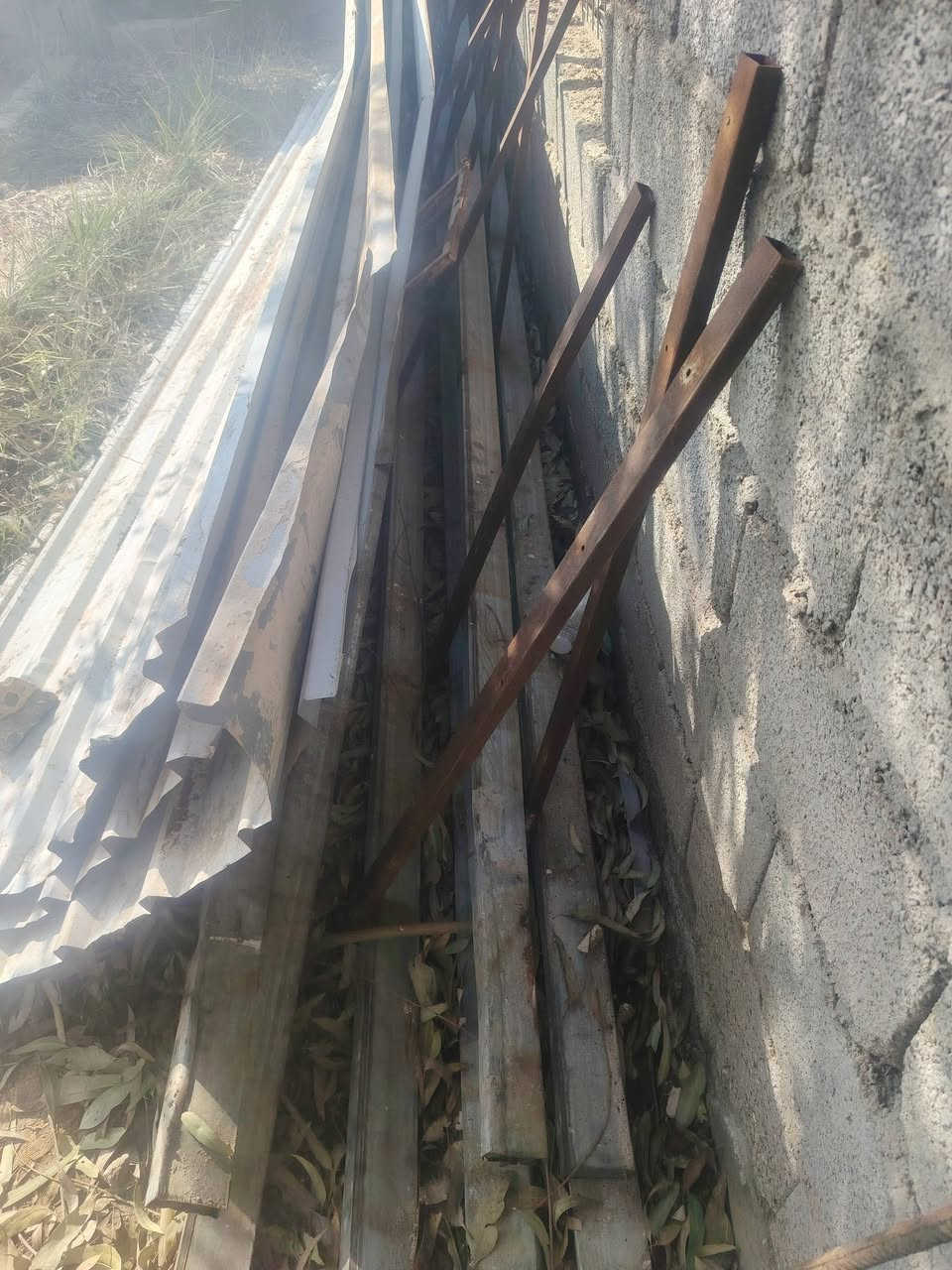 سلام عليكم
غراض للبيع جينكو عدد ٧ طول ٥متر
شخاط عدد ٧ طول ٥متر
جراجيب باب طول ٢٦٠ عدد ٤
هاتف ***********
