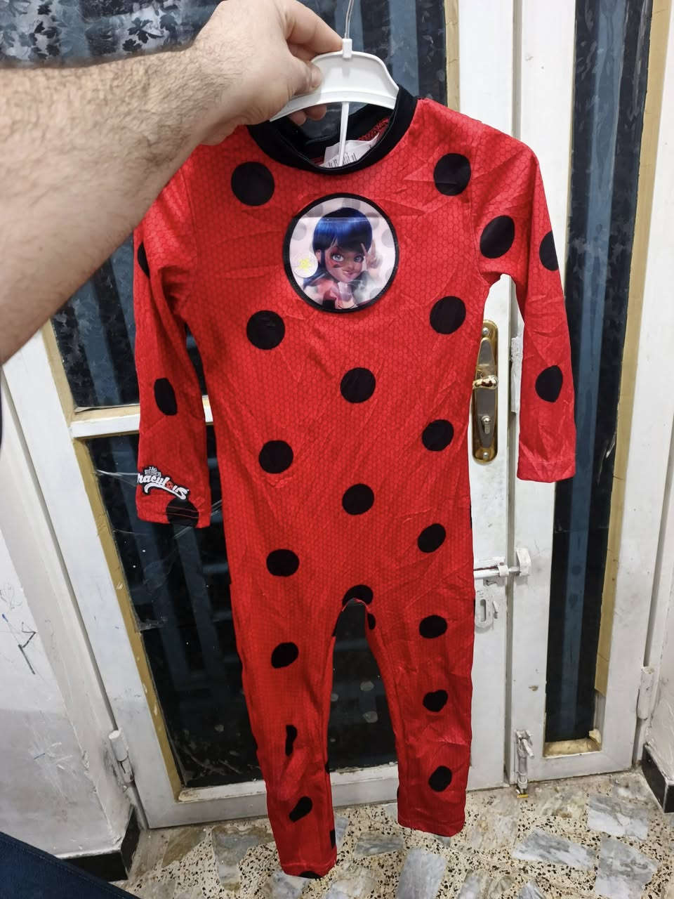 ازيا تنكرية ٣٥٠٠ ثلاثة ونص 
***********
