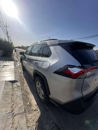 رافور 5 قطع صبغ بس اني أبيع عام الموديل 2023 عدد المسافة 50 مايل السعر...