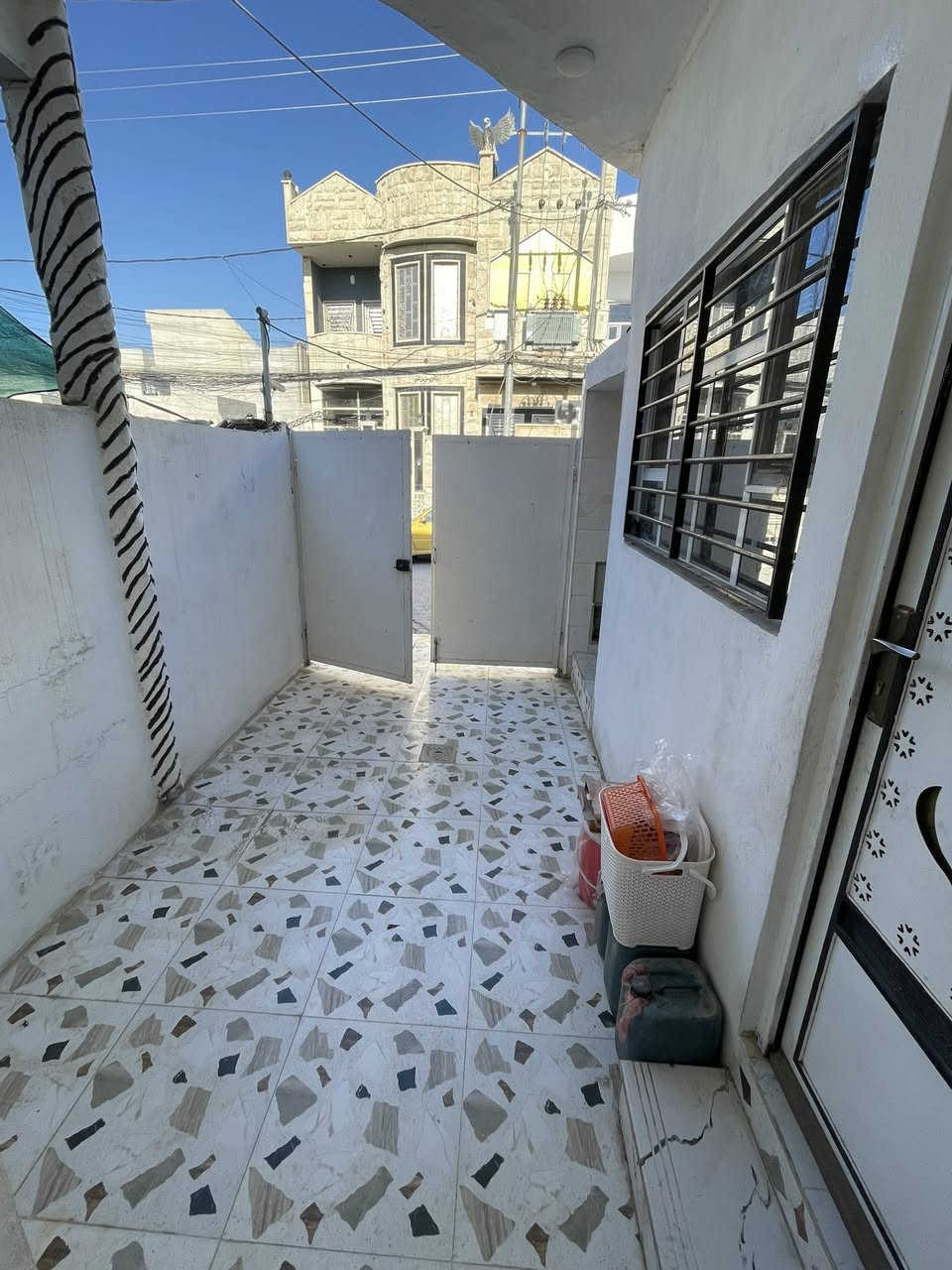 ⚜️مكتب البلديات للعقار⚜️

للايجار دار سكني في حي السماح ال90
المساحة ١٠٠م طابق واحد 
غرفة نوم وهول واستقبال ومطبخ وصحيات
٣٠٠ الف الايجار 
للإستفسار ☎️ ***********
عنوان المكتب / الموصل حي المشراق فرع مطعم طماطة2
