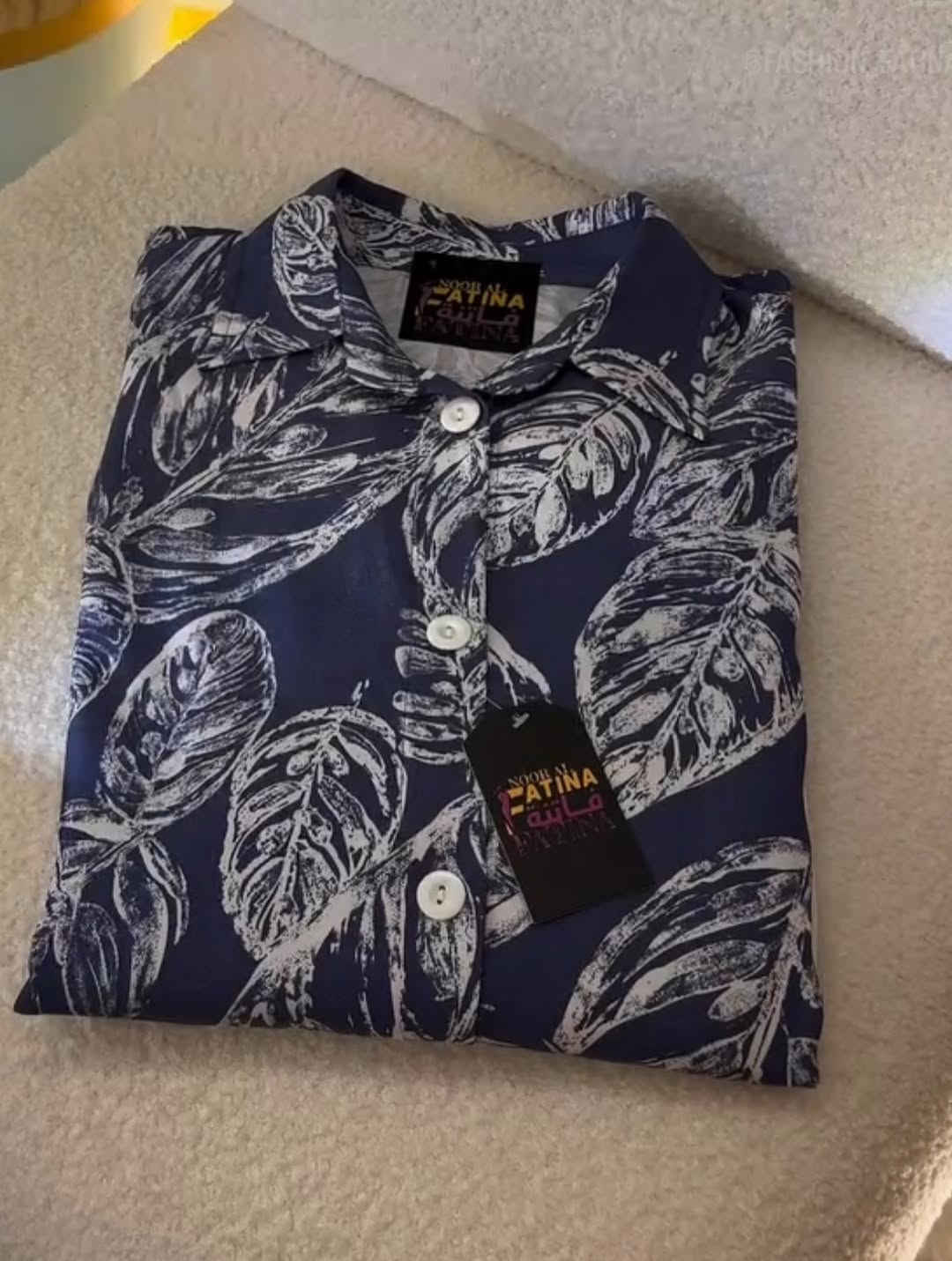 ازياء فاتنة
فستان جينز او الورقة و الهدية 🎁 شال او الربطة 
موديلات فاتنة… ماتتفوت 
حصراً من ماركة فاتنة 
• مع الشال او الربطة هدية 🎁 
• طول الفستان 160 سم 
• تفصيله مريحة فصال فخم 
• تنطي مظهز انحف باللبس
• ⁠ ✨
قطعة تبقى وياج سنين وما تبطل موديلها 👌

متوفر حالياً بكمية محدودة
راسلينا خاص واحجزي بسرعة قبل النفاذ 💌

#ازياء_فاتنة⁩⁩
قالب راهي 
___________________________ 
🖊️ االــخـــــــاامــة :- 
جينز صيفي  مشجر ورقة :- مـטּ الجينز الممتاز المستورد قماش انسيابي وليس جاف ملمس ناعم جداً وصيفي مايحتاج كوي بس شي بسيط 
اما الاكمام فهي كريب ابيض نقي 
❥❥ ─── ❥❥❥❥ ─── ❥❥
 
القياسات القياسات عادية وخاصة 

🌱القياس العادي):- 
تلبس وزن من 70 الى 90 كــــيـلـو ⚖️ 
يعني يلبس قياس . 42. 44. 46. 48

🌱القياس الخاص):- 
تلبس وزن من 90 الى 120 كــــيـلـو ⚖️ 
يعني يلبس قياس . 50. 52. 54. 58 
_______________________ 
ســــعـــر  الفستان بـــ 65 الفــــﮯ 
والهدية 🎁 الشال او الربطة 
_______________________ 
للحجز والاستفسار المراسلة ؏ــلى الواتساب :- ***********
***********
