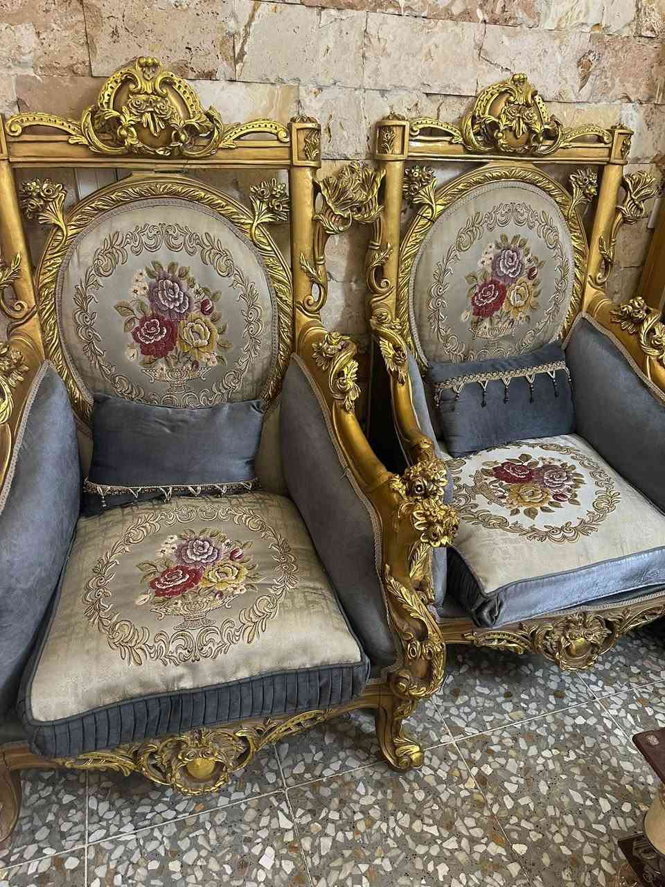 تخم زان مصري ملكي للبيع عدد المقاعد ١٢ مع طبلة وسطية كبيرة مع طبلات صغيرة عدد ٢ مرمر 
الخشب ثقيل جدا وتكمة والتخم يحتاجلة دوشمة جديدة سبب البيع ضيق المكان السعر ٦٠٠ الف العنوان بغداد راسلني عالخاص اذا جاد بالشراء


**إذا كنت صاحب هذا الإعلان وتريد حذفه لأي سبب، رجاءا أرسل رسالة إلى الدعم الفني**