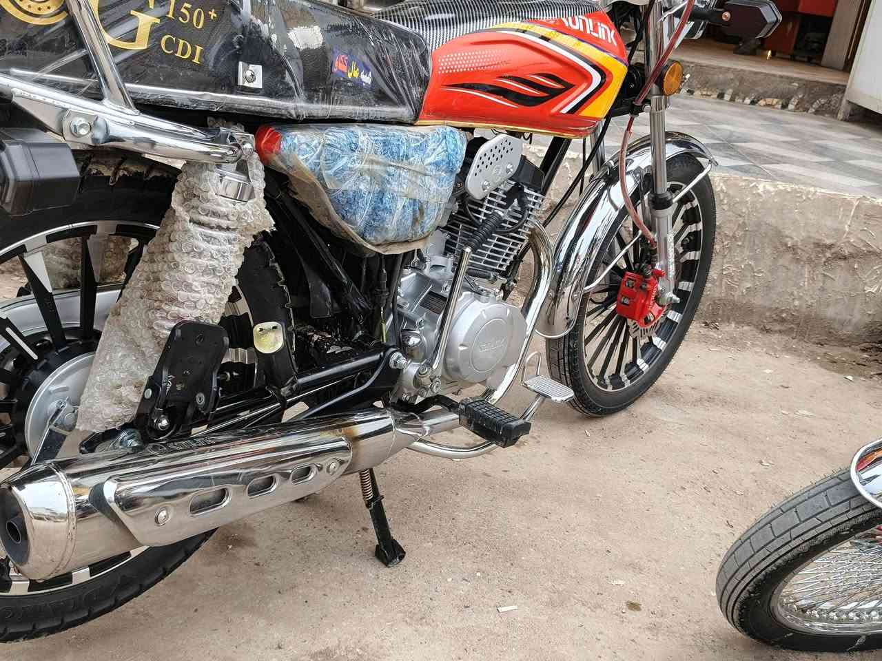 السلام عليكم دراجه معنى كلمه جديده ما بيها اي شي.موديل  يوم من .25 السعر 800 وبيها مجال شيء قلي***********الله شاهد علي صار لها 20 يوم عندي.
