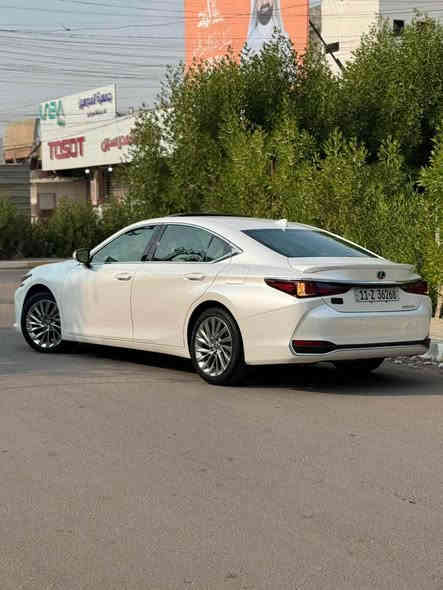 لكزز es300h
موديل 2023
السيارة ماشية 33,000
الفئة الترا لگجري فوووول مواصفات لون صدفي
❌بيها تبديل قطعتين فقط بنيد وجاملغ جهة السايق 
كلشي موضح بالصورة 
للتواصل (***********) بغداد
